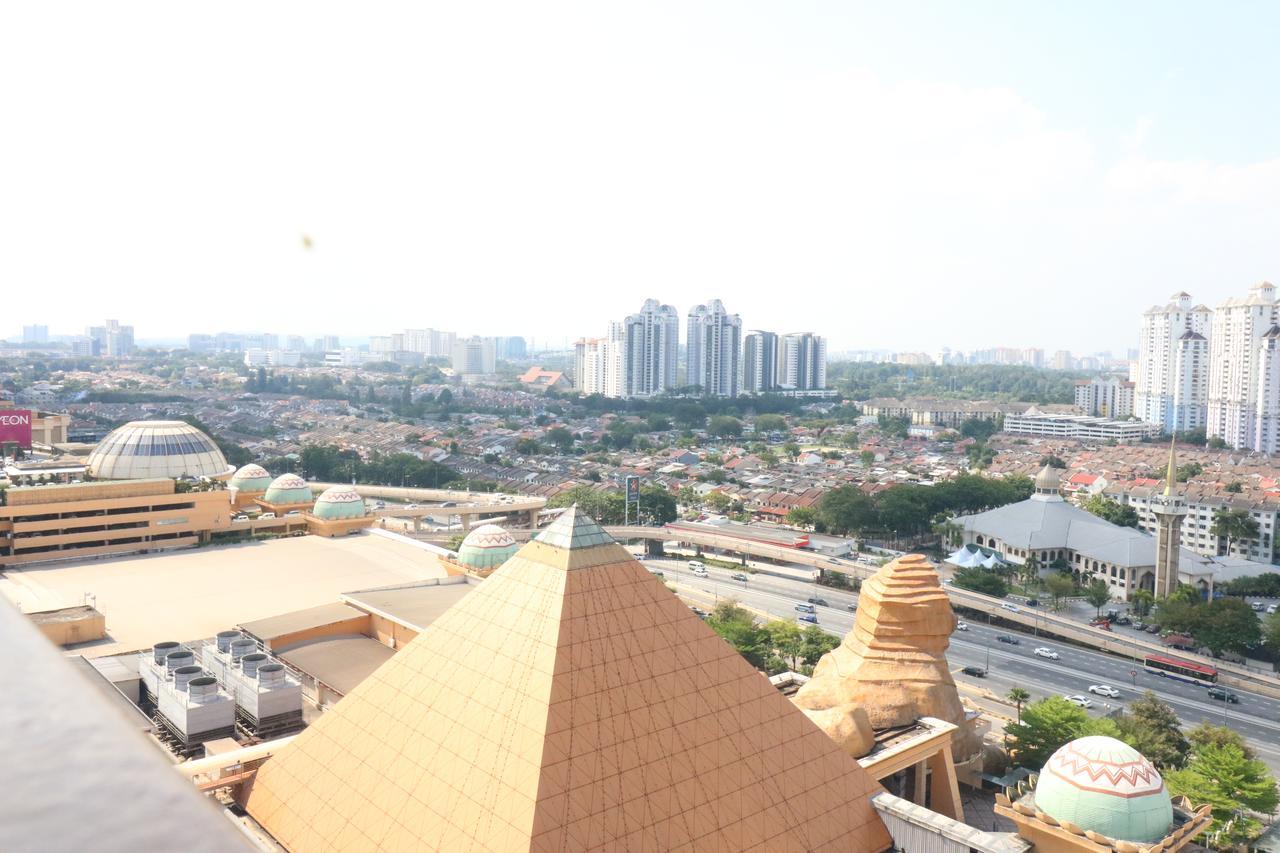 Millennium Suite At Pyramid Tower Петалинг Джая Екстериор снимка