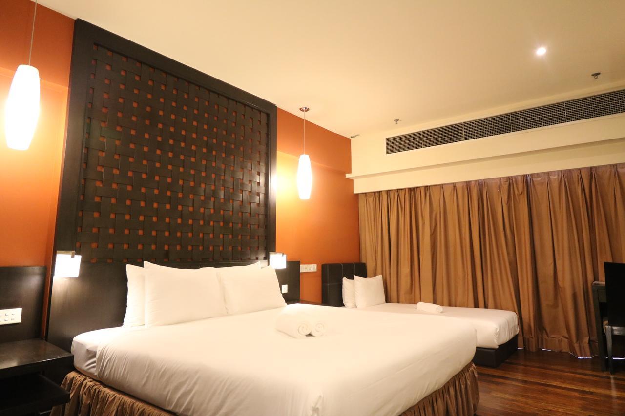 Millennium Suite At Pyramid Tower Петалинг Джая Екстериор снимка