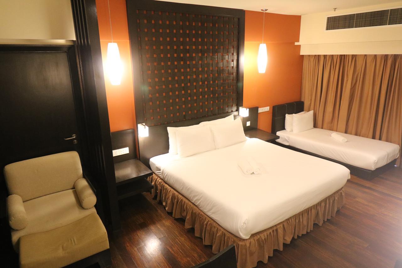Millennium Suite At Pyramid Tower Петалинг Джая Екстериор снимка